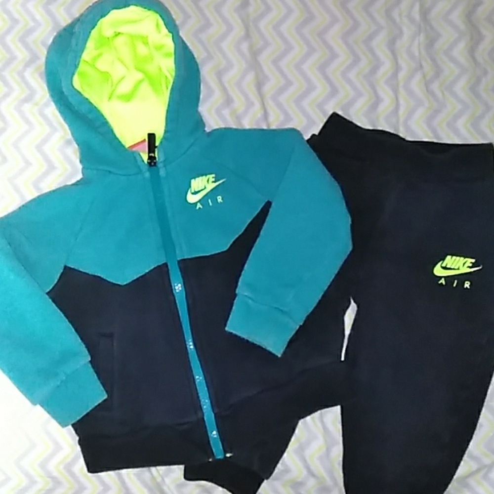 Nike jogging suit